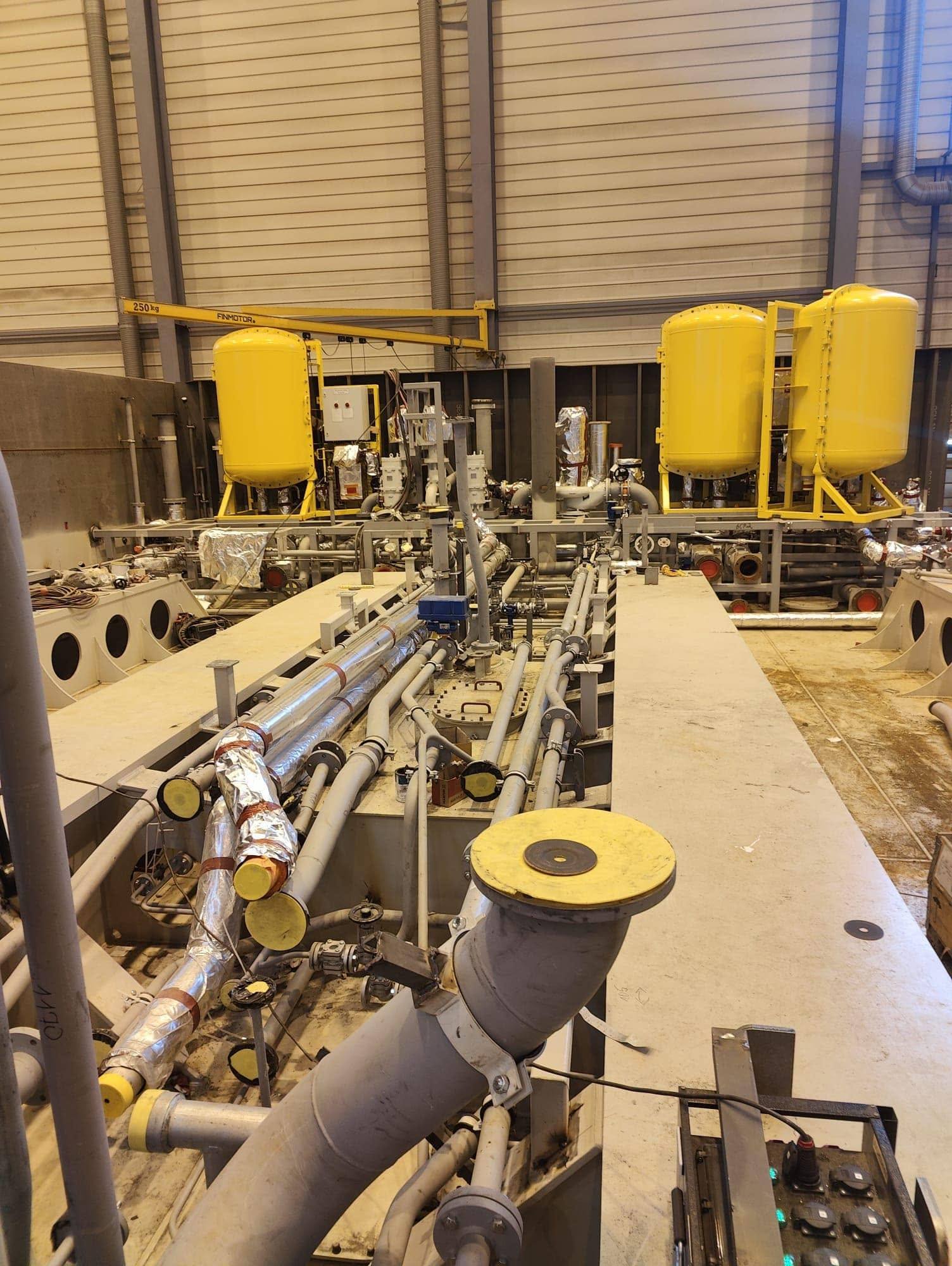 Pipe module with welded pipework in the hall