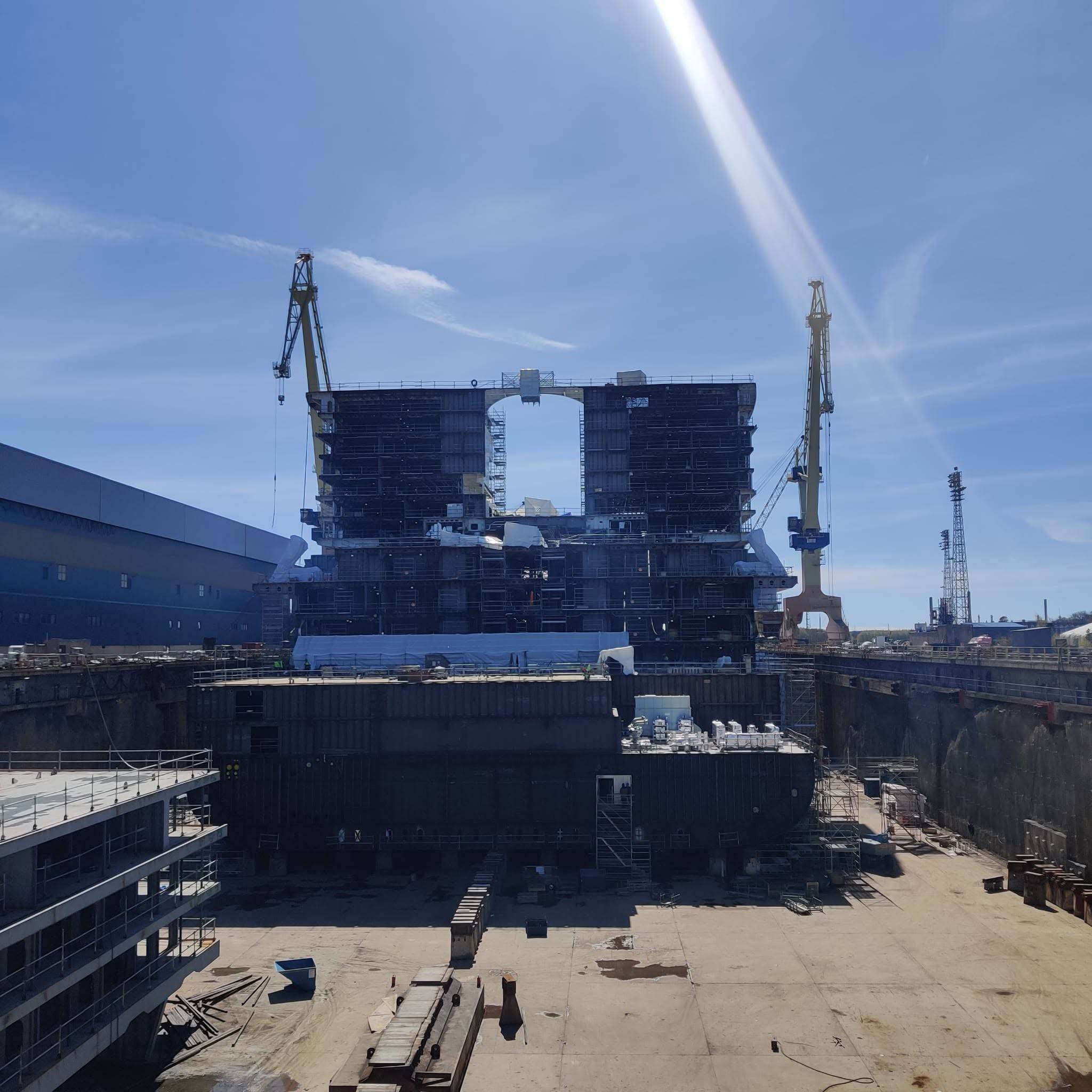 Superstructure blocks in the dock